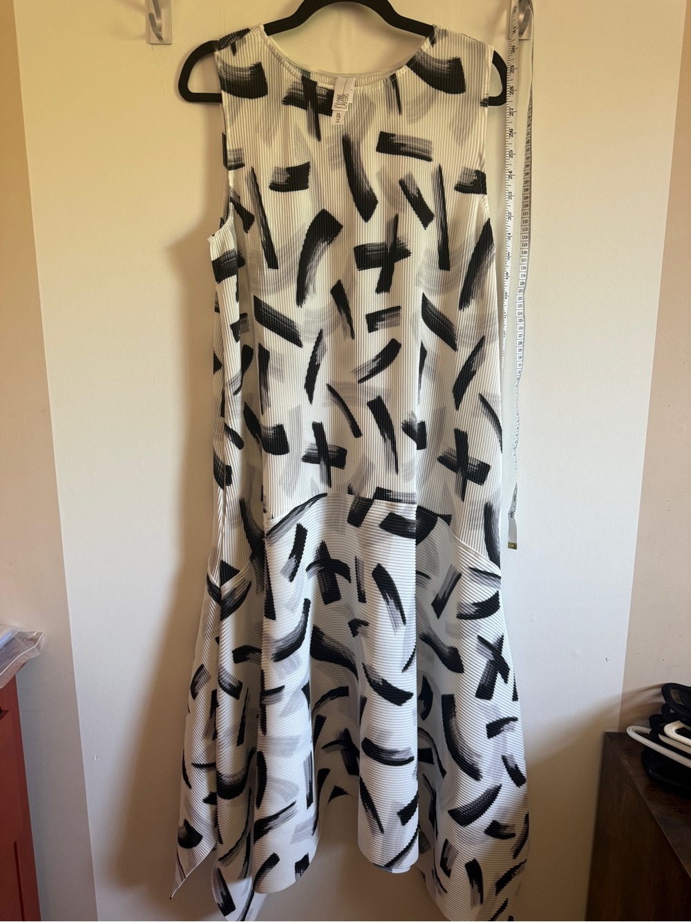 WynneLayers XL Pleated Abstract Midi Dress Black White Flounce Hem NWOT